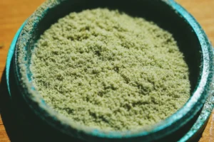 Kief - extração com maior concentração de matéria vegetal.